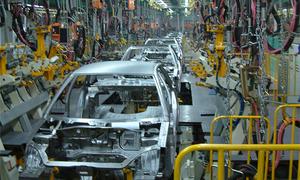 Toyota более чем в 2 раза сокращает производство на японских заводах вдвое - Toyota