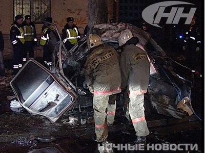 Новый Регион: В Екатеринбурге Audi, уходя от милицейской погони, врезалась в дерево и загорелась (ФОТО)