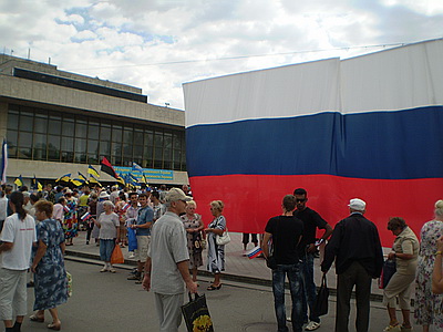 Новый Регион: В Симферополе и Севастополе шумно отметили День российского флага (ФОТО)