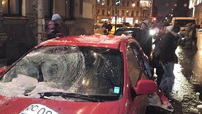 Новый Регион: Петербургские коммунальщики разбили тысячи машин во дворах (ФОТО)