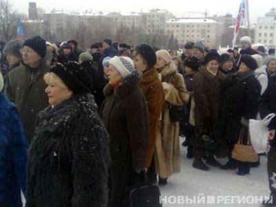 Новый Регион: Митинг в защиту российского автопрома в  Екатеринбурге: да здравствует наш ''Запорожец'', – кричали старушки (ФОТО)