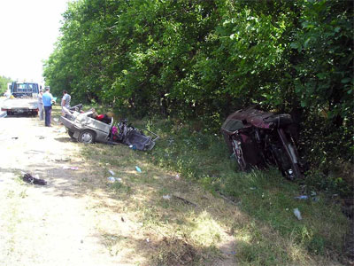 Автомобили отдыхающих столкнулись на въезде в Крым