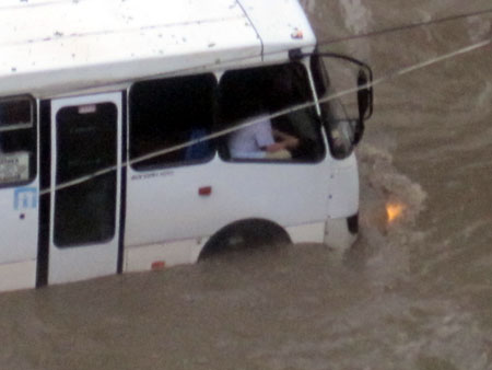 Новый Регион: В первый день лета Симферополь завалило градом (ФОТО, ВИДЕО)