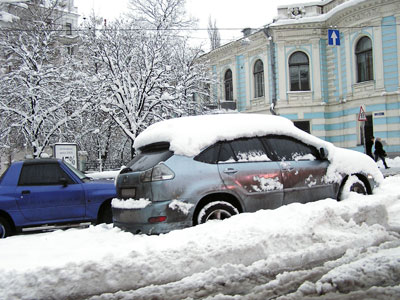 Новый Регион: В Киеве продолжается борьба со снегопадом (ФОТО)
