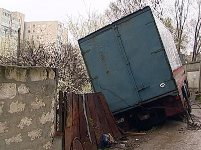 В Тирасполе грузовик съехал с дороги, едва не разрушив дом 
