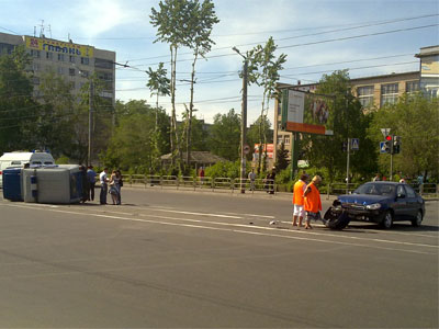 Новый Регион: В центре Челябинска перевернулась милицейская машина (ФОТО)