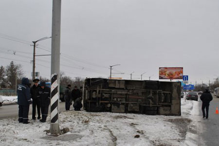 Новый Регион: В Симферополе опрокинулся пассажирский автобус. Ранены 17 человек (ФОТО)