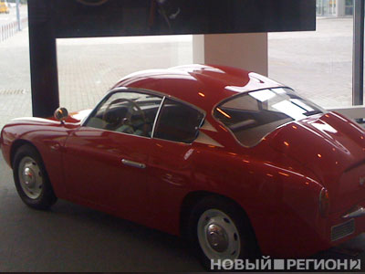 Новый Регион: В аэропорту ''Кольцово начали продавать дорогие винтажные автомобили (ФОТО)