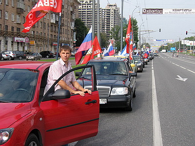 Новый Регион: В Москве задержали участников автопробега в поддержку Севастополя (ФОТО)