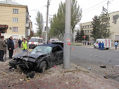 Новый Регион: В Севастополе футболист на BMW сбил насмерть мать и двоих детей, вылетев на тротуар (ФОТО)