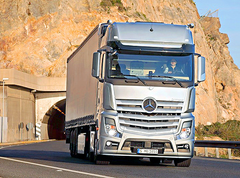 Daimler прогнозирует рост рынка грузовиков в 2012 году - Mercedes-Benz