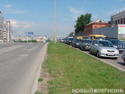 Новый Регион: Екатеринбург стал ''непроезжим'': улицы массово перекрывают для ремонта (ФОТО)