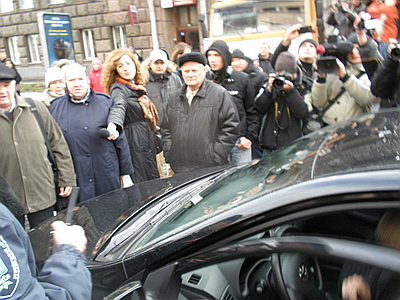 Новый Регион: Киевляне перекрыли одну из центральных улиц города, протестуя против незаконной стройки (ФОТО, ВИДЕО)