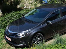 Toyota Avensis прошла фэйслифтинг - Toyota