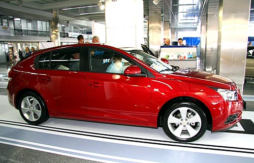 В Украине стартовали продажи Chevrolet Cruze в кузове хетчбэк. Подробности о новинке - Chevrolet