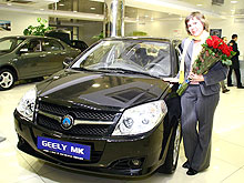 Корпорация «АИС» поздравила 10 001-го покупателя Geely в этом году - Geely
