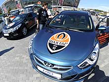 Hyundai и ФК «Шахтер» отметили год партнерства продлением контракта и новым автобусом - Hyundai