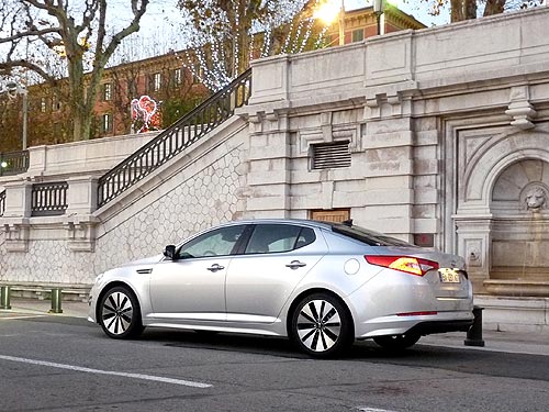 Тест-драйв KIA Optima: наперегонки с Ferrari