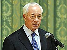 Азаров разрешил не платить парковщикам - парковка