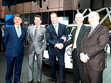 Land Rover Discovery 4 назвали «Лучшим полноприводным автомобилем класса люкс» - Land Rover