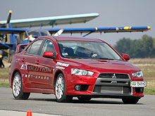 Mitsubishi Lancer Evolution можно протестировать с профессиональным инструктором - Mitsubishi