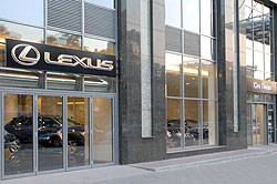 Официальный дилер «Лексус Сити Плаза» поздравил 500 клиента с покупкой Lexus - Lexus