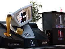 На Столичном Автошоу Mobil1 показал гоночный Vodafone McLaren Mercedes MP4-24 - Mobil
