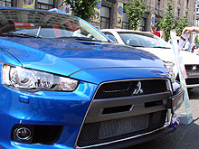 На Крещатике представили всю линейку автомобилей Mitsubishi Lancer - Mitsubishi