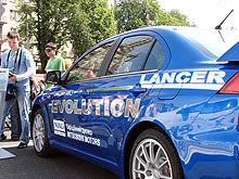 На Крещатике представили всю линейку автомобилей Mitsubishi Lancer - Mitsubishi