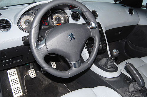 Тест-драйв Peugeot RCZ: Гламур в зимнем городе