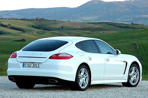 На Porsche Panamera действует уникальное рождественское предложение - Porsche