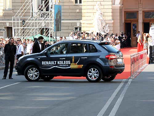 На каких автомобилях ездят гости Одесского Кинофестиваля? - Renault