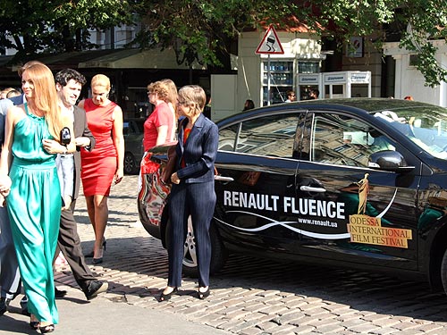 На каких автомобилях ездят гости Одесского Кинофестиваля? - Renault