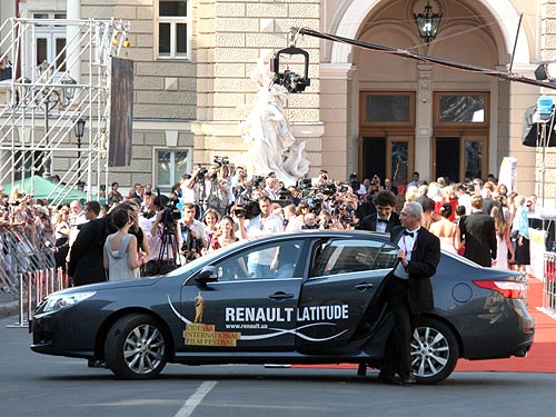 На каких автомобилях ездят гости Одесского Кинофестиваля? - Renault