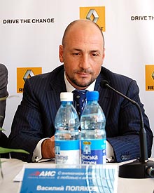 У Renault в Украине новый дилер, новый автосалон и идеология французских ресторанов