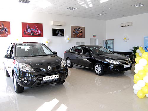 У Renault в Украине новый дилер, новый автосалон и идеология французских ресторанов