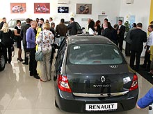 В новом автосалоне Renault в Чернигове за 3 месяца работы продано 100 автомобилей - Renault