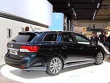 В Украину начались поставки обновленного Toyota Avensis - Toyota