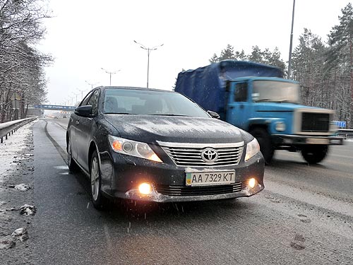 Тест-драйв новой Toyota Camry. Испытание украинскими дорогами