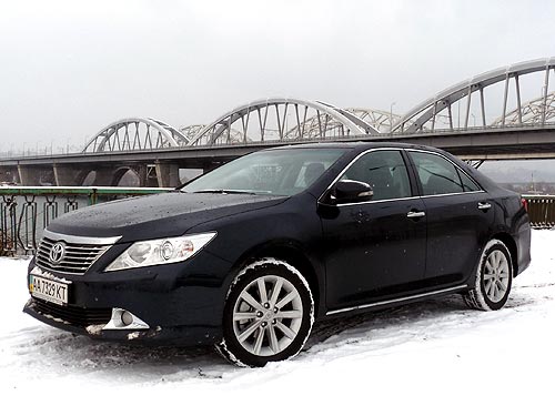 Тест-драйв новой Toyota Camry. Испытание украинскими дорогами