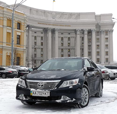 Тест-драйв новой Toyota Camry. Испытание украинскими дорогами