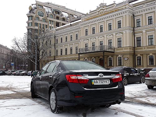 Тест-драйв новой Toyota Camry. Испытание украинскими дорогами