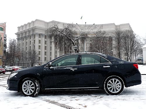 Тест-драйв новой Toyota Camry. Испытание украинскими дорогами