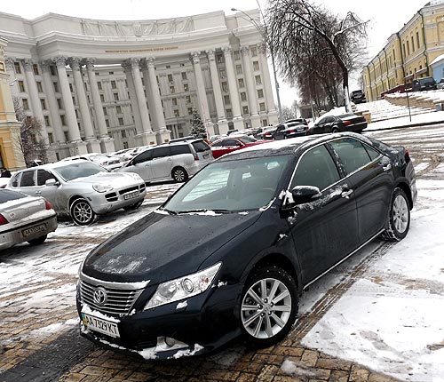 Тест-драйв новой Toyota Camry. Испытание украинскими дорогами