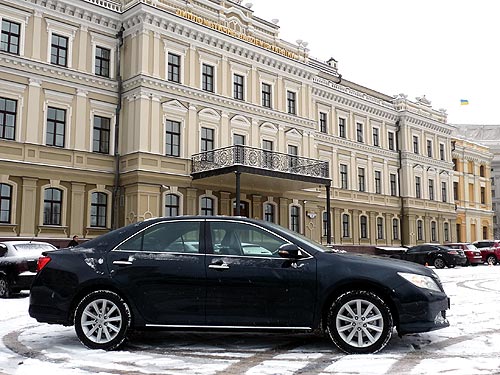 Тест-драйв новой Toyota Camry. Испытание украинскими дорогами