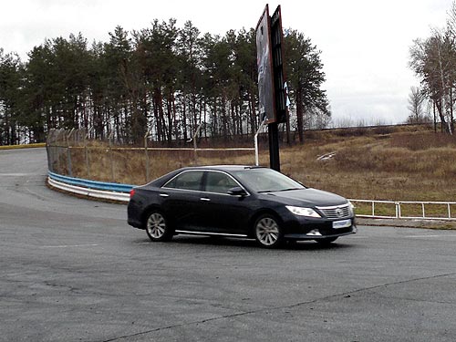 Тест-драйв новой Toyota Camry. Испытание украинскими дорогами