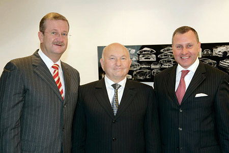 Юрий Лужков посетил завод Porsche - Porsche