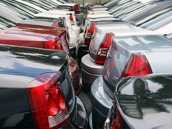 Продажи новых авто в России в январе упали на 37% - авторынок