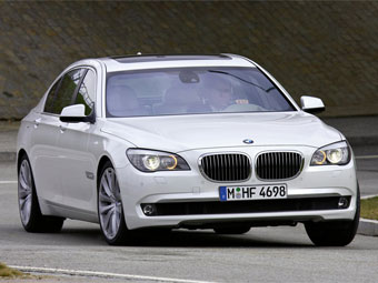 BMW 7 серии получила мотор V12 с двумя турбинами и мощностью 536 л.с. - BMW