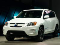 Toyota построит в Канаде завод по выпуску электромобилей RAV4 - Toyota